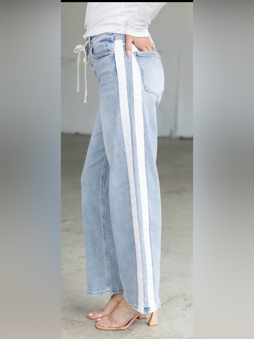 risen Light Blue Wide-Leg Jeans with White Side Stripe 3/26 - Picture 3 of 11